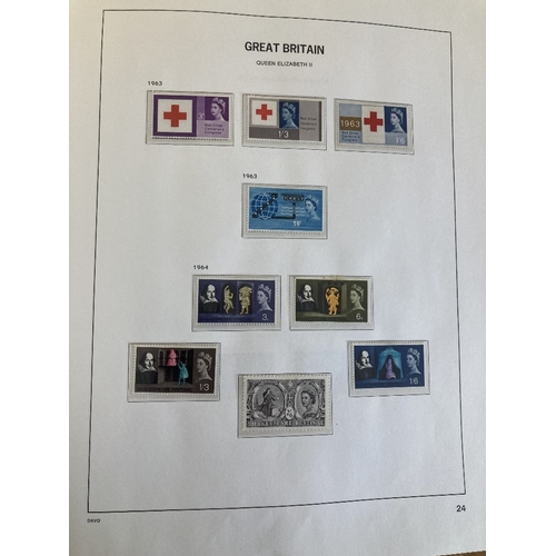 119 - STAMPS GREAT BRITAIN : Four albums of Mint issues up to about 2010 including minisheets , machins et... 