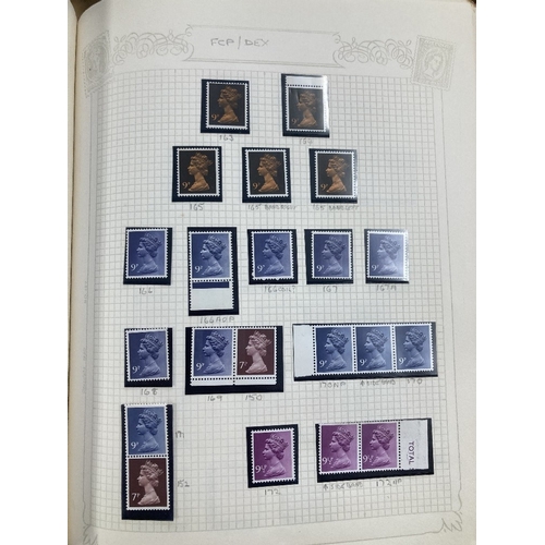 131 - STAMPS GREAT BRITAIN : Collection of mainly booklet panes, coils and mint stamps, many Wilding bookl... 