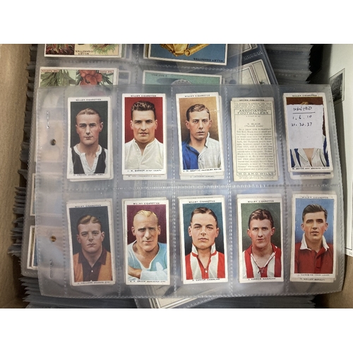 77 - CIGARETTE CARDS : Box with 123 sets/part sets all neatly displayed in cigarette card pages. Includes... 