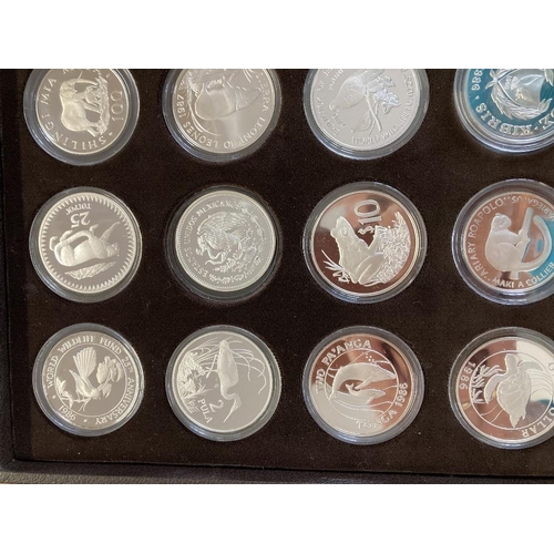 597 - COINS World Wildlife Fund 25th Anniversary Coin collection 24 Silver Crowns