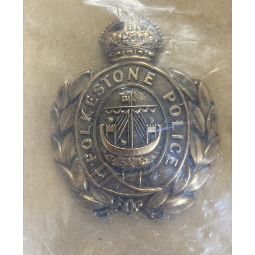 569 - Collection of badges and buttons, interesting lot in FOLKESTONE POLICE etc