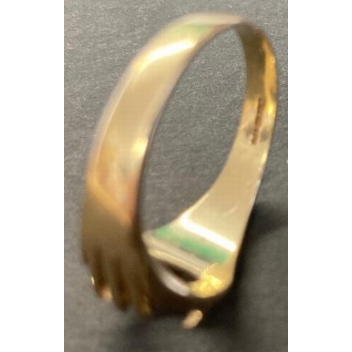 577 - JEWELLERY 9ct gold ring , missing its stone 4.98g size W