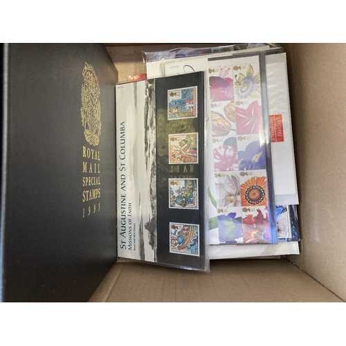 243 - STAMPS GREAT BRITAIN Royal Mail Year books complete with stamps 1995-1999 plus additional 1997 plus ... 