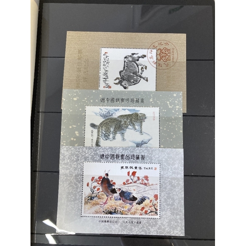 415 - STAMPS CHINA Binder with a useful range of mint & used issues with some better 1960s values used, a ... 