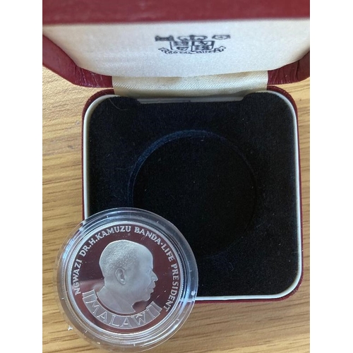 651 - COINS 1975 Malawi Silver 10k coin in proof condition 28.4g in display box