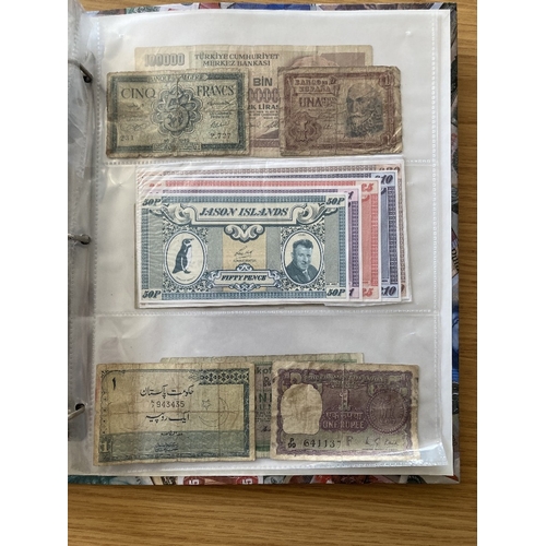 553 - BANK NOTES Album of mint and used bank notes UK and Foreign (31)