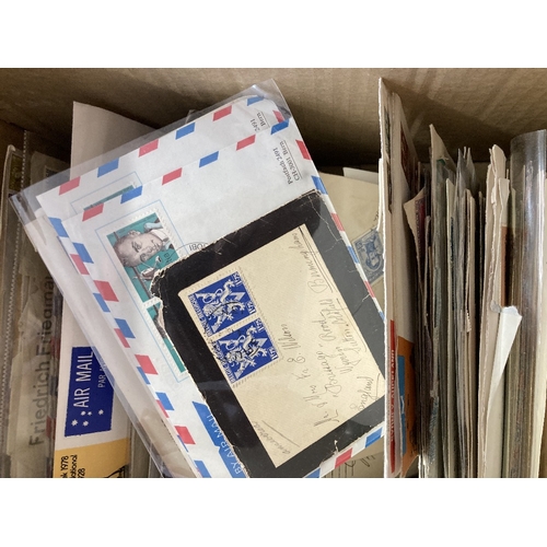 144 - STAMPS POSTAL HISTORY WORLD, box with over 650 covers, postcards, postal stationery etc. Includes ma... 