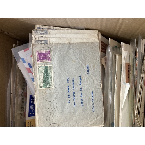 144 - STAMPS POSTAL HISTORY WORLD, box with over 650 covers, postcards, postal stationery etc. Includes ma... 