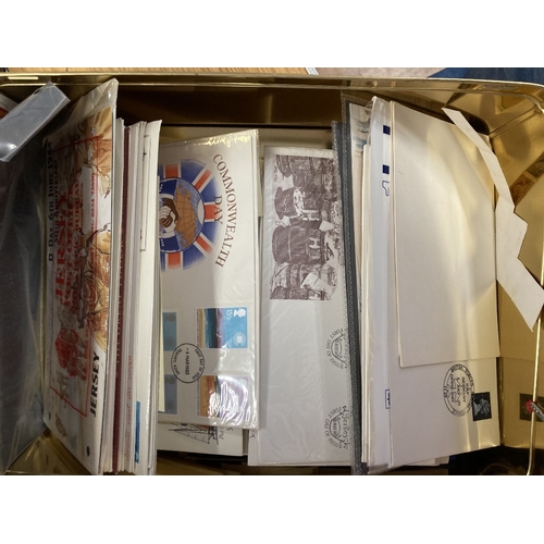 41 - STAMPS Box with mixed stamps and covers including Royalty sets