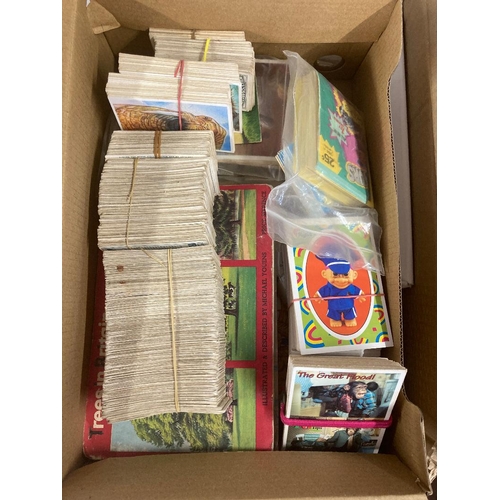 79 - STAMPS CHARITY Mixed box of hundreds of Tea cards and cigarette cards. Being sold on behalf of 