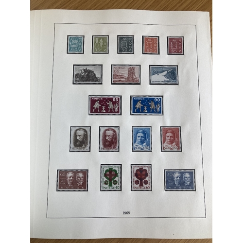 431 - STAMPS NORWAY 1922 to 1989 collection in Lidner hingeless album, mint and used collection STC £1800