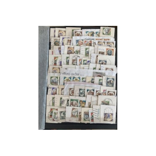 72 - STAMPS: Mixed box of World albums including couple of volumes of Italy