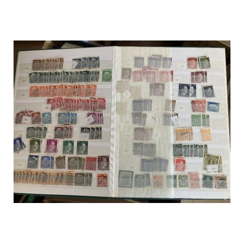 72 - STAMPS: Mixed box of World albums including couple of volumes of Italy