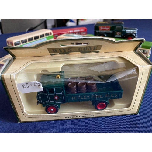 70 - Box of various model buses and commercial vehicles, very good condition