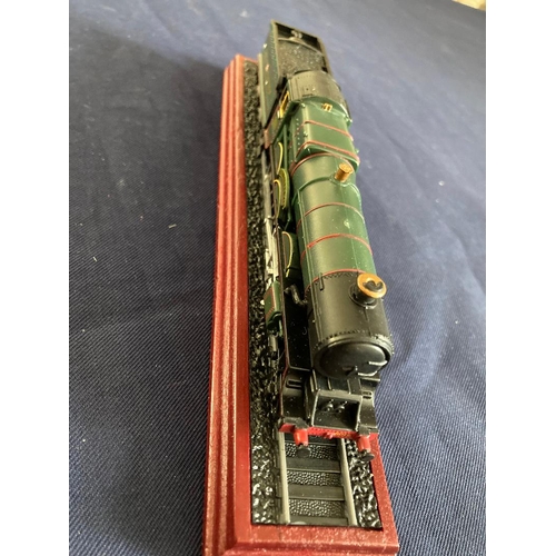 76 - Collectable model of GWR 