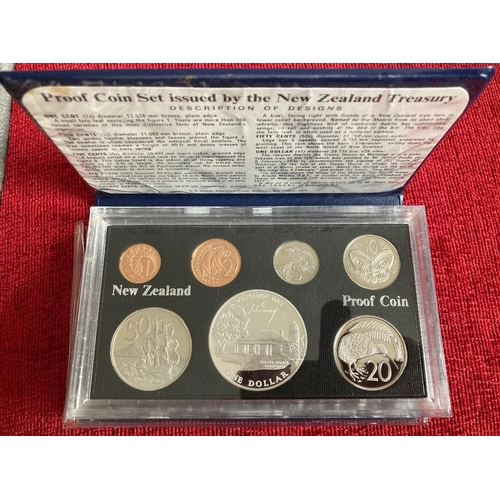 581 - COINS 1977 New Zealand proof set with Silver $1 coin (27g)