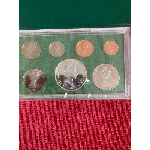 584 - COINS 1980 New Zealand proof set including the Silver $1 coin (27g)