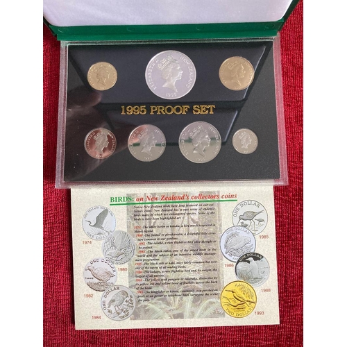 599 - COINS 1995 New Zealand reserve bank proof set with Silver $5 coin (28g)