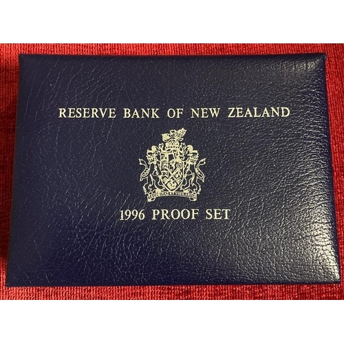 600 - COINS 1996 New Zealand reserve bank proof set with Silver $5 coin (28g)