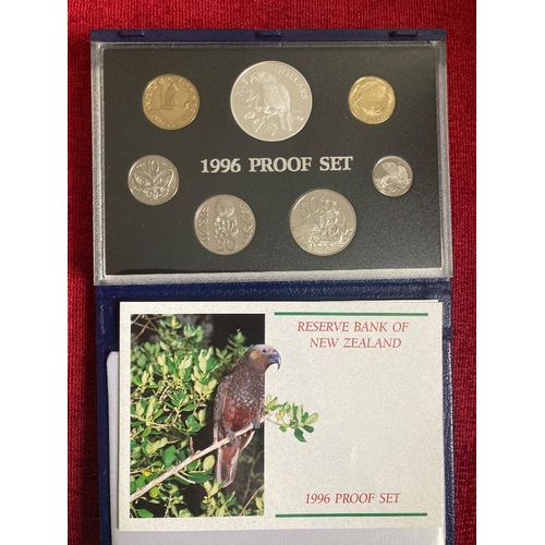 600 - COINS 1996 New Zealand reserve bank proof set with Silver $5 coin (28g)