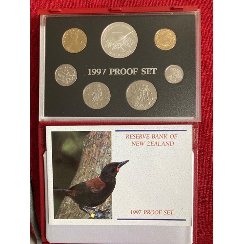 602 - COINS 1997 New Zealand reserve bank proof set with Silver $5 coin (28g)