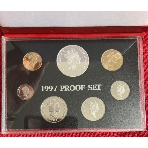 602 - COINS 1997 New Zealand reserve bank proof set with Silver $5 coin (28g)