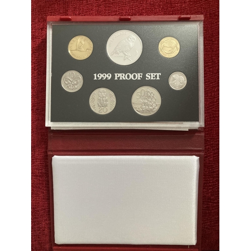 605 - COINS 1999 New Zealand reserve bank proof set with Silver $5 coin (28g)