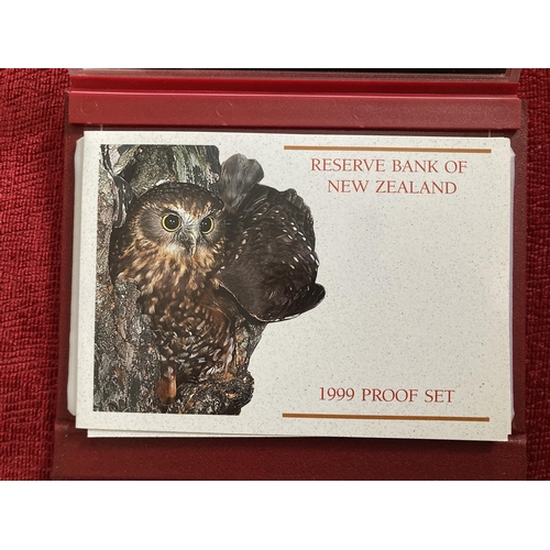 605 - COINS 1999 New Zealand reserve bank proof set with Silver $5 coin (28g)