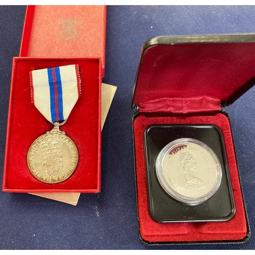 691 - COINS 1977 Silver Jubilee medal in display box, plus Canadian Dollar in display box