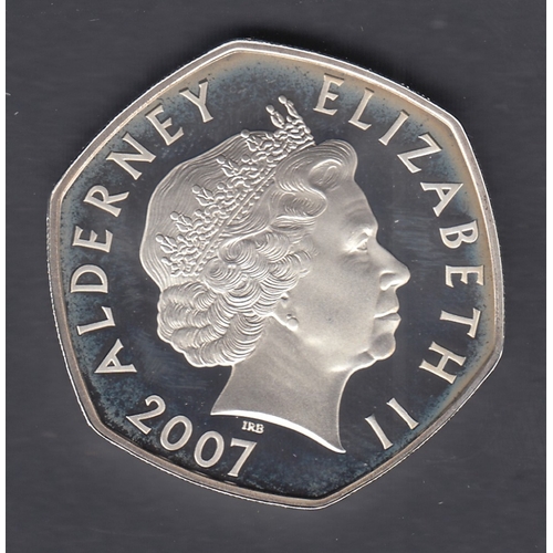 643 - COINS 2007 Large £5 silver coin Alderney in capsule