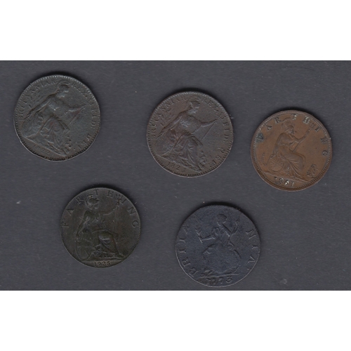 681 - COINS Small selection of early Farthings 1773, 1822, 1823, 1861 and 1925, mixed condition