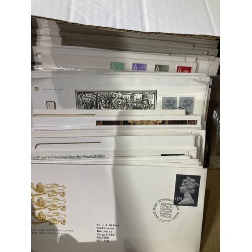 313 - STAMPS FIRST DAY COVERS Box of GB definitive and booklet covers (200+)