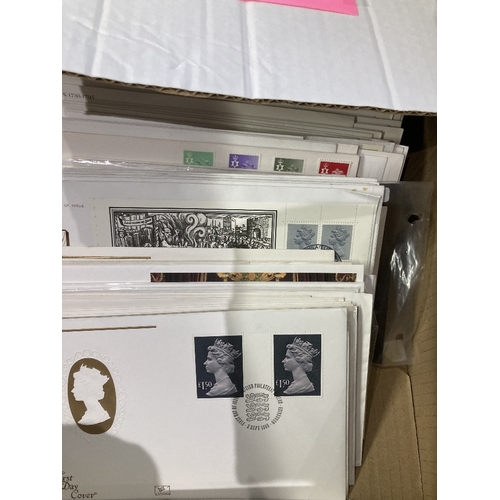 313 - STAMPS FIRST DAY COVERS Box of GB definitive and booklet covers (200+)