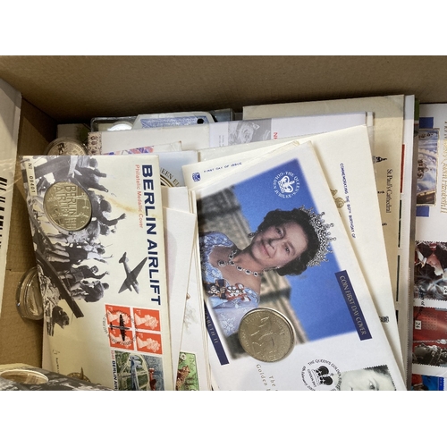 562 - Box of coin covers, mostly GB or Channel Islands etc, 60+ covers, plus a few coin packs etc. Also a ... 