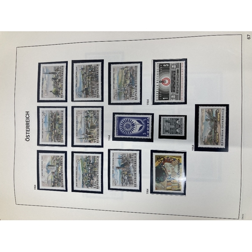 375 - STAMPS AUSTRIA Mint collection 1940's onwards in Davo album, no earlies but great for expansion