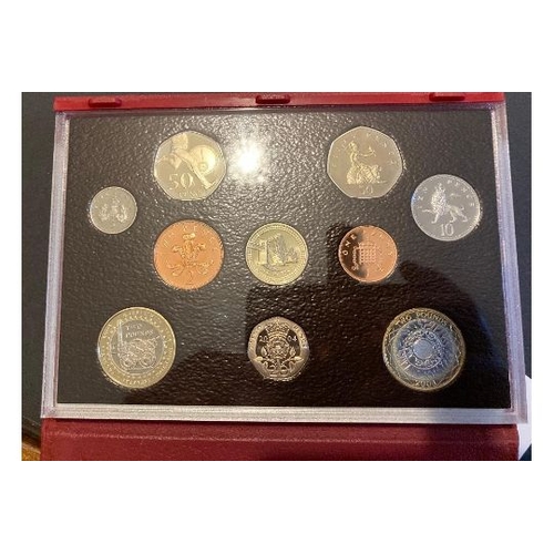 105 - COINS 2004 Year set in special display case with docs