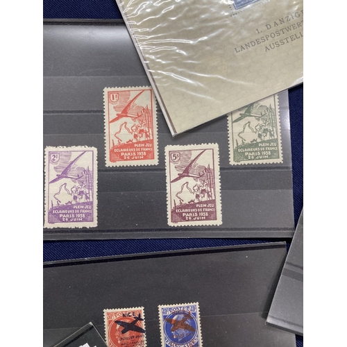 224 - STAMPS Small accumulation of Airmail stamps including 1928 2m Zeppelin