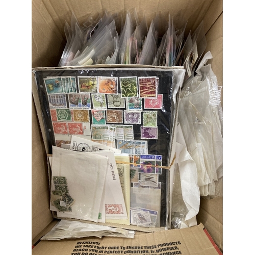 86 - STAMPS Mixed box of World packets including Penny Reds, some covers and a reasonable pre-war Album, ... 