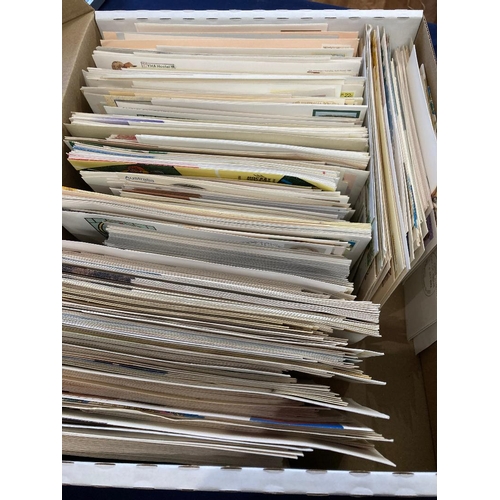 352 - STAMPS AUSTRALIA Box of approx 600 First Day Covers, all in fine condition