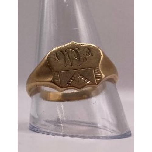 52 - Gents 9ct Gold signet ring engraved size V-W 4.4g