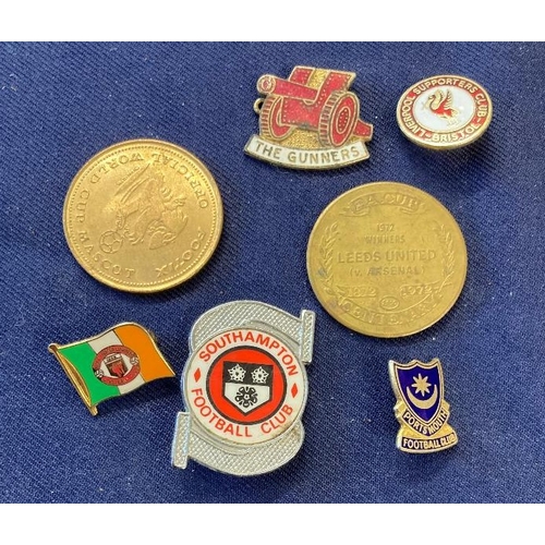 21 - Various football club badges and medallions, Southampton, Man Utd, Gunners etc (7