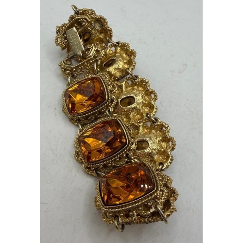 61 - Jewellery : Yellow metal elaborate bracelet with Citrine stones
