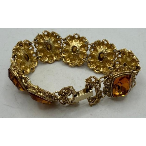 61 - Jewellery : Yellow metal elaborate bracelet with Citrine stones