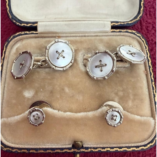 63 - Jewellery : set of cufflinks and studs in white metal with mother of pearl effect inserts marked as ... 