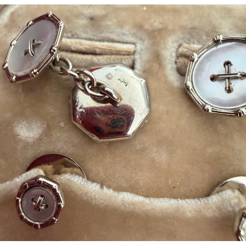 63 - Jewellery : set of cufflinks and studs in white metal with mother of pearl effect inserts marked as ... 