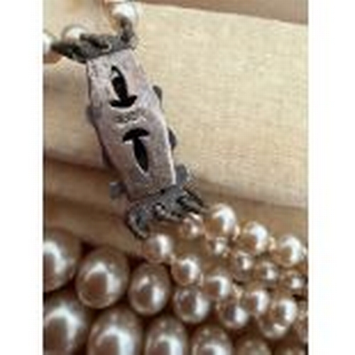 64 - Jewellery : Three string pearl necklace with silver clasp