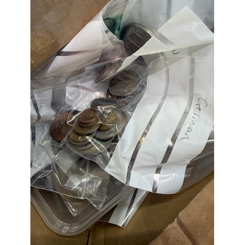 95 - Mixed lot of world coins including UK some older material noted including some bank notes and UK cur... 