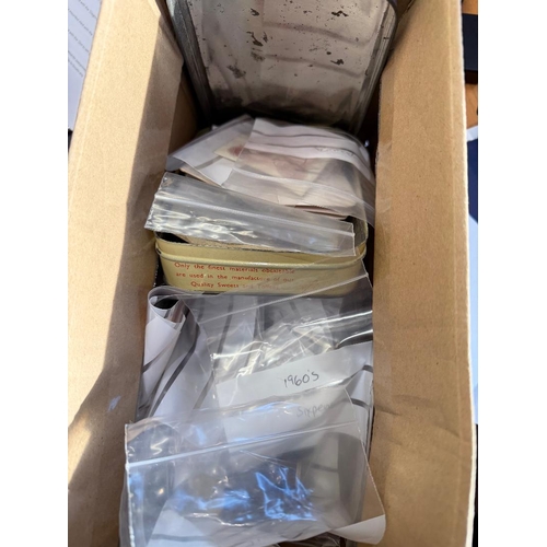 95 - Mixed lot of world coins including UK some older material noted including some bank notes and UK cur... 