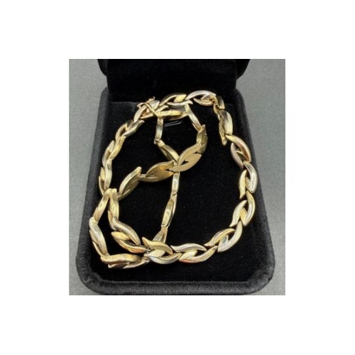 15 - Jewellery 9ct GOLD necklace, good design and condition 42cm, 23.6g We all know the price of gold at ... 
