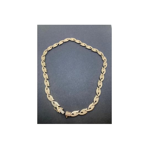 15 - Jewellery 9ct GOLD necklace, good design and condition 42cm, 23.6g We all know the price of gold at ... 